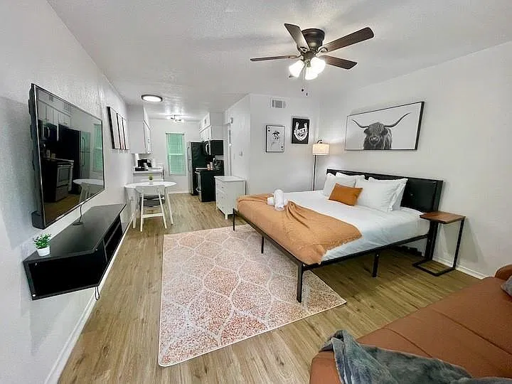 Studio, 1.0 bath, 400 sqft, $995 — Photo 4