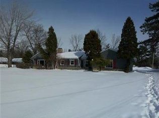 25489 Bryden Rd, Beachwood, OH 44122