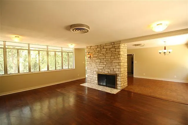 4 bed, 3.0 bath, 2744 sqft, $4,400 — Photo 4
