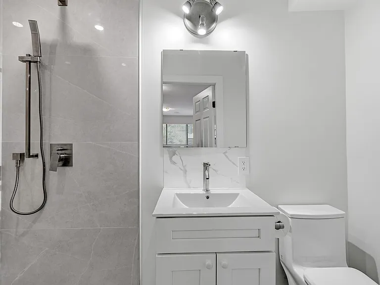 3 Saint Andrews Ave #STUDIO — Photo 7
