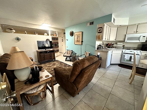2nd image of 176 W Calle Del Ano