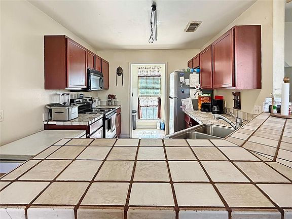 4th image of 34141 Myrtle Ct