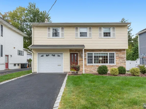 24 Bergen Ave, Waldwick, NJ 07463