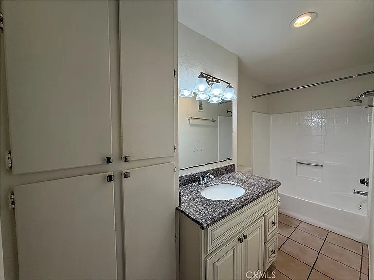 1212 Gladys Ave #303 — Photo 16