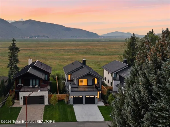 415 Teton Ave, Jackson, WY 83001