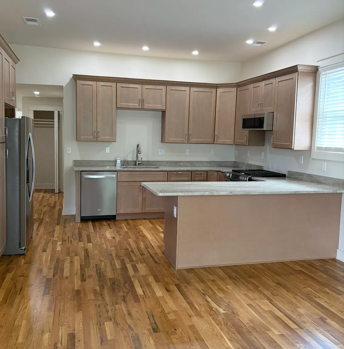 941 Samuel St — Photo 2
