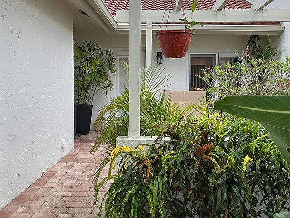 3rd image of 6912 BARBAROSSA Street