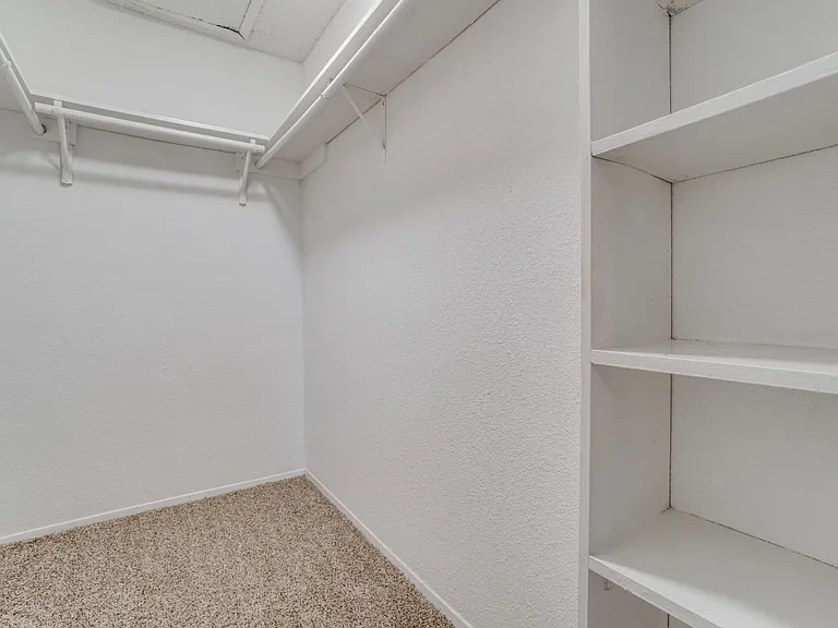 Hudson Apartments — Photo 9
