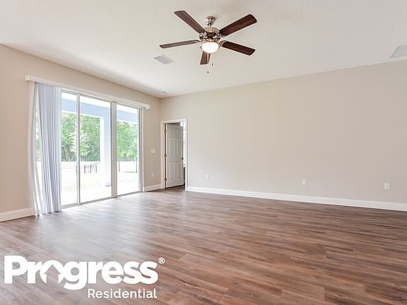 3rd image of 30 Eleven Oaks Cir