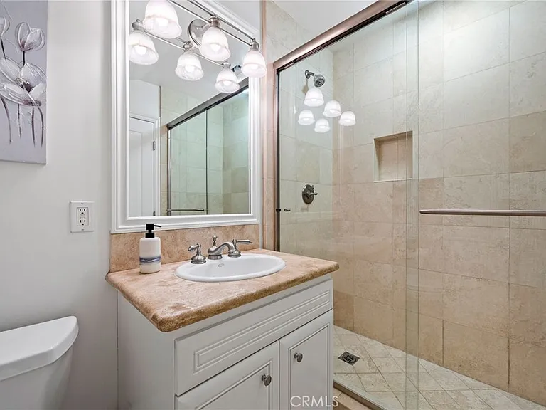 426 1/2 Narcissus Ave #1/2 — Photo 20