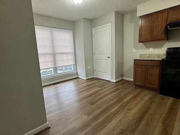5th image of 204 Barrington Ln