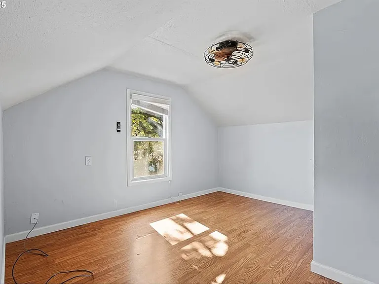 1021 Deal St — Photo 23
