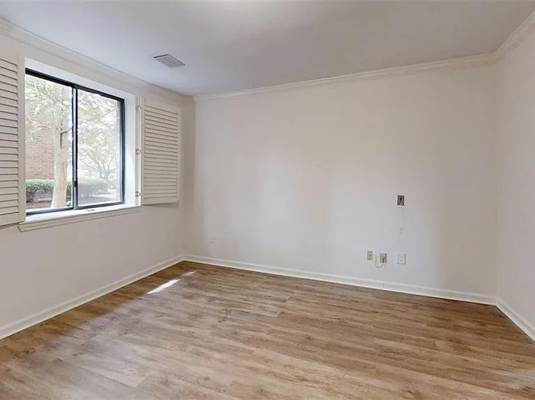 300 Johnson Ferry Rd NE #A112 — Photo 29