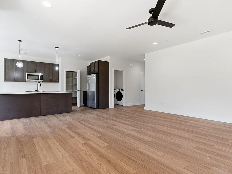 2331 E Olde Ivy St — Photo 5