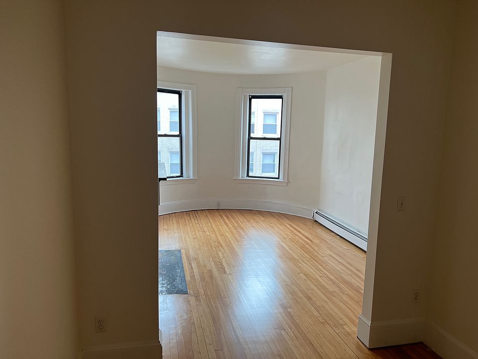1st image of 19 Hemenway St #4