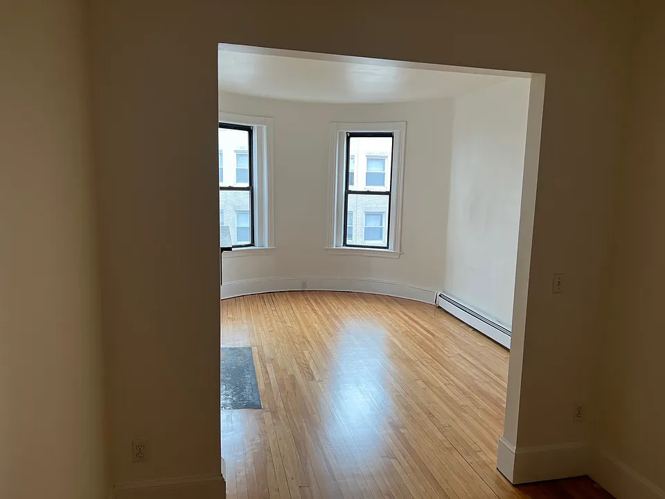 19 Hemenway St #4