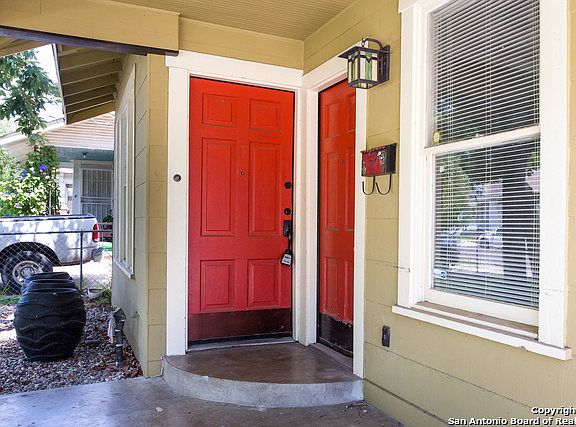3rd image of 519 Devine St