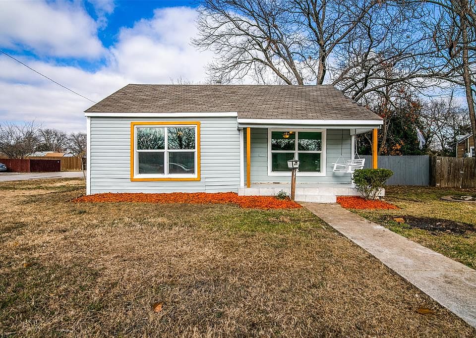 1st image of 209 W Avenue F