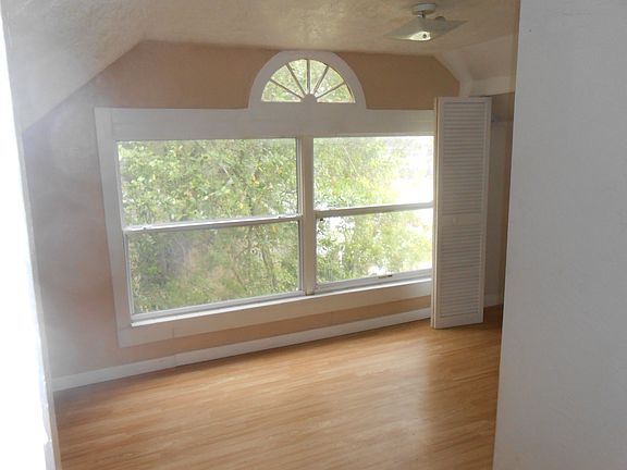 Main house upstairs bedroom 