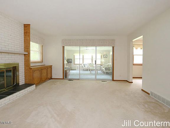 4th image of 8265 Cowan Lake Dr NE