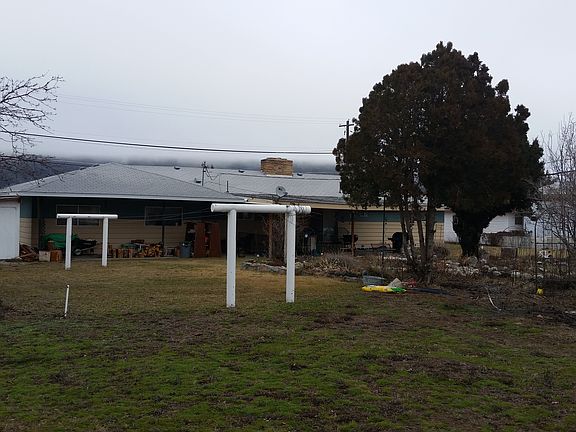 3rd image of 320 Sunny Dr