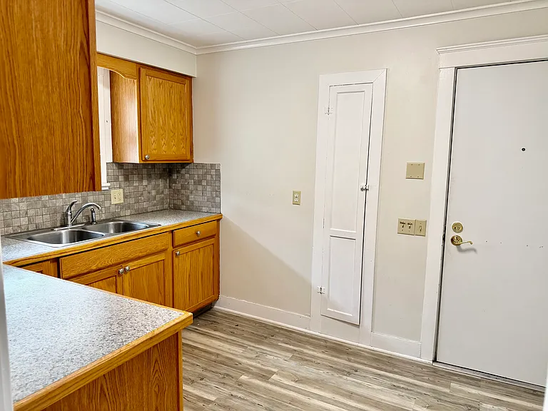 147 E Frederick St #1 — Photo 6