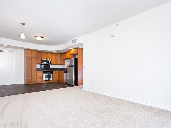 5th image of 550 15th St Unit 402