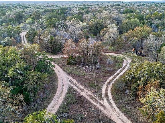 2nd image of 137 Shady Oaks Loop