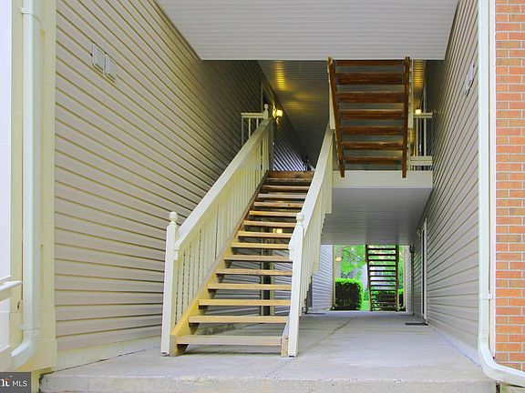 4th image of 3801 Ridge Knoll Ct Unit 210A