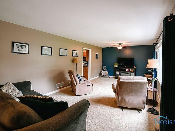 3rd image of 7962 Township Road 237