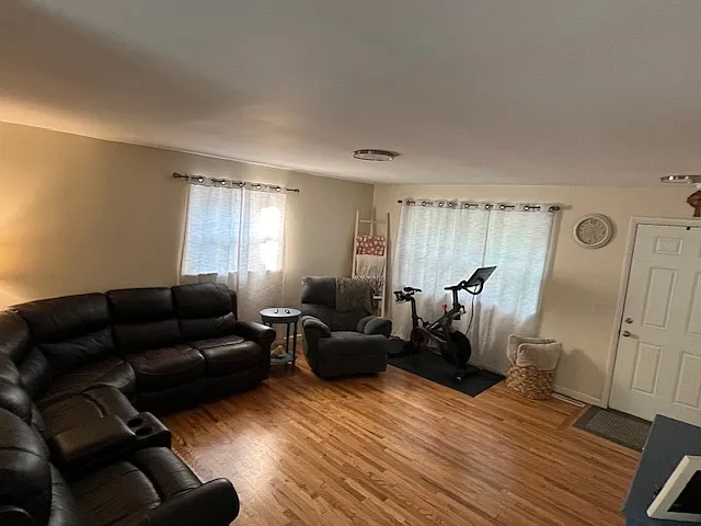 188 Hudson Ave — Photo 2