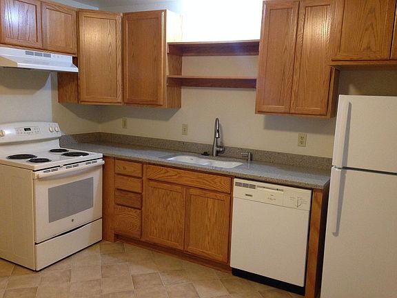 4th image of 5725 200th St SW #6