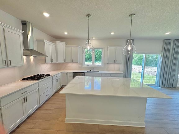 5th image of 2704 Aspen Dr