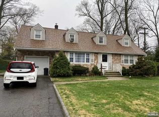 8 Colonial Rd, Midland Park, NJ 07432