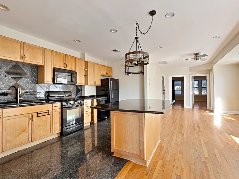 2839 W Nelson St #2 — Photo 4