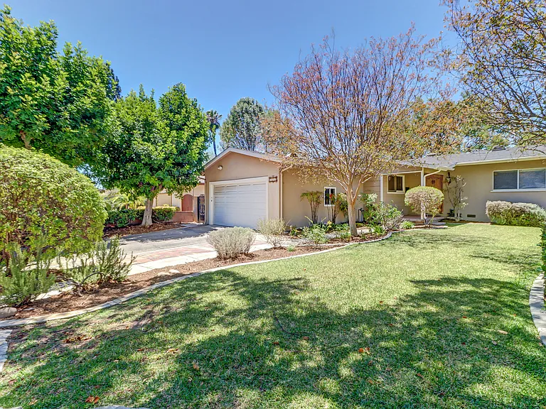 3021 Rhodelia Ave — Photo 2