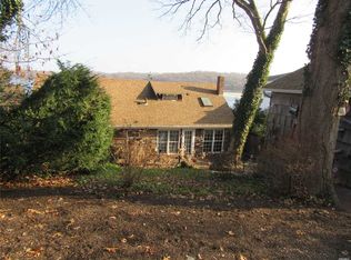 583 McKinley Ter, Centerport, NY
