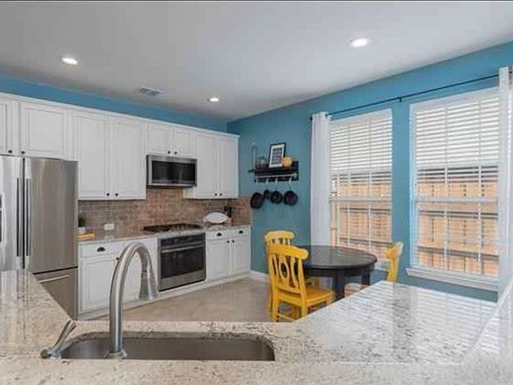 5th image of 2716 Zoeller Dr