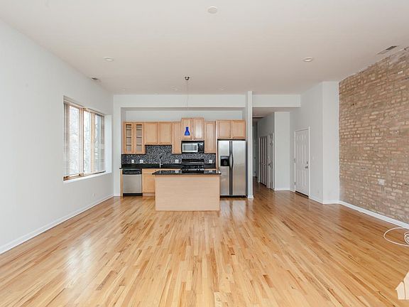 4th image of 811 N Rockwell St #2FE