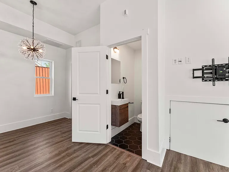 203 Nelson St — Photo 8