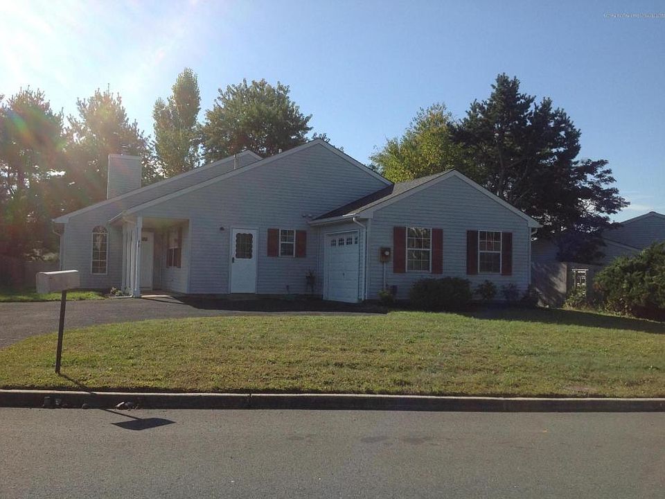 2nd image of 48 Cranberry Dr