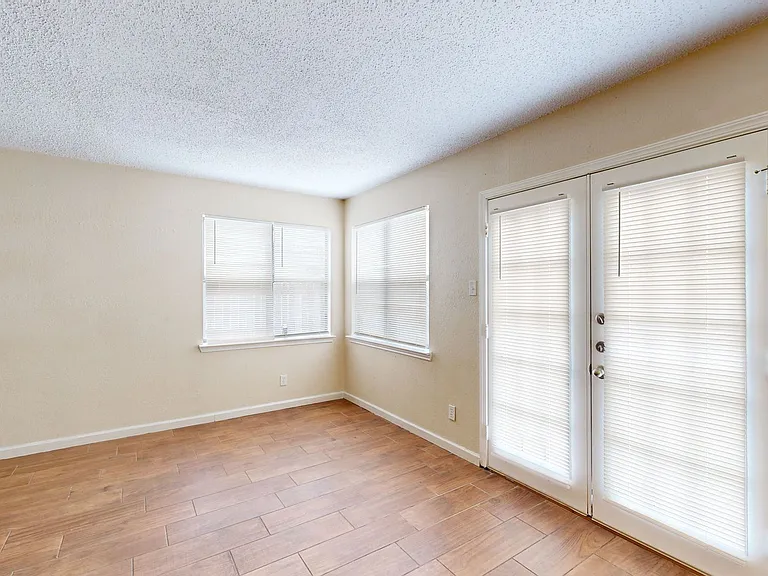 2211 Hilltop Loop — Photo 9