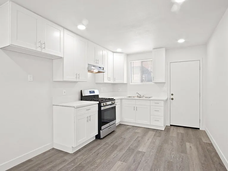 428 W Oliver Street — Photo 4