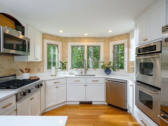 3rd image of 37 Ward St
