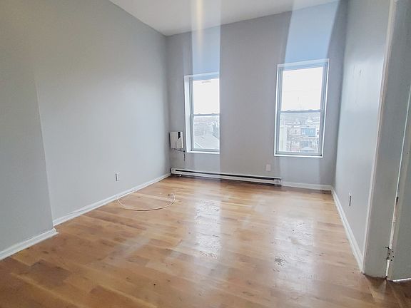 2nd image of 366 Forrest St APT 2