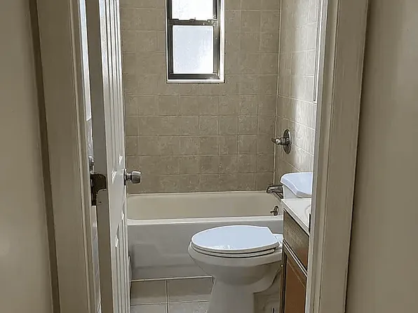 1637 Saint Mark's Avenue R4 image 3 of 8