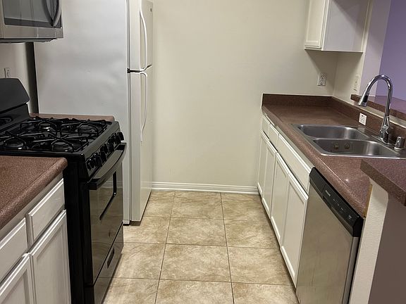 3rd image of 15332 Weddington St APT 11