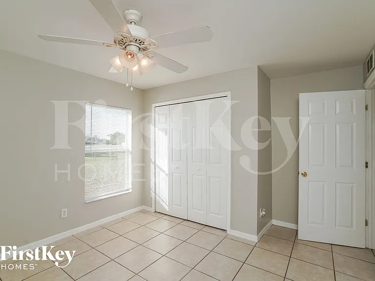 1702 NW 18th St — Photo 12