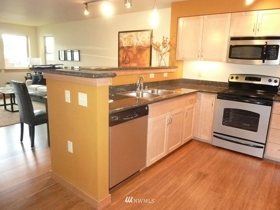 2nd image of 827 Hiawatha Place S #506