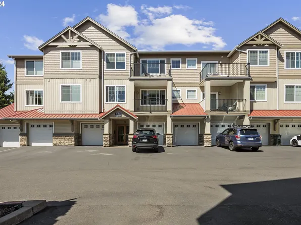565 NW Lost Springs Ter Unit 303, Portland, OR 97229